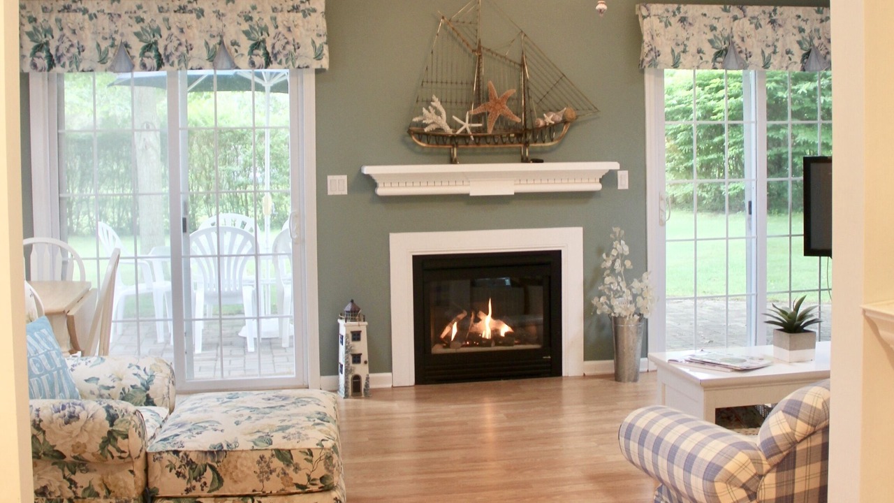 Photo of Livingroom in Mattituck