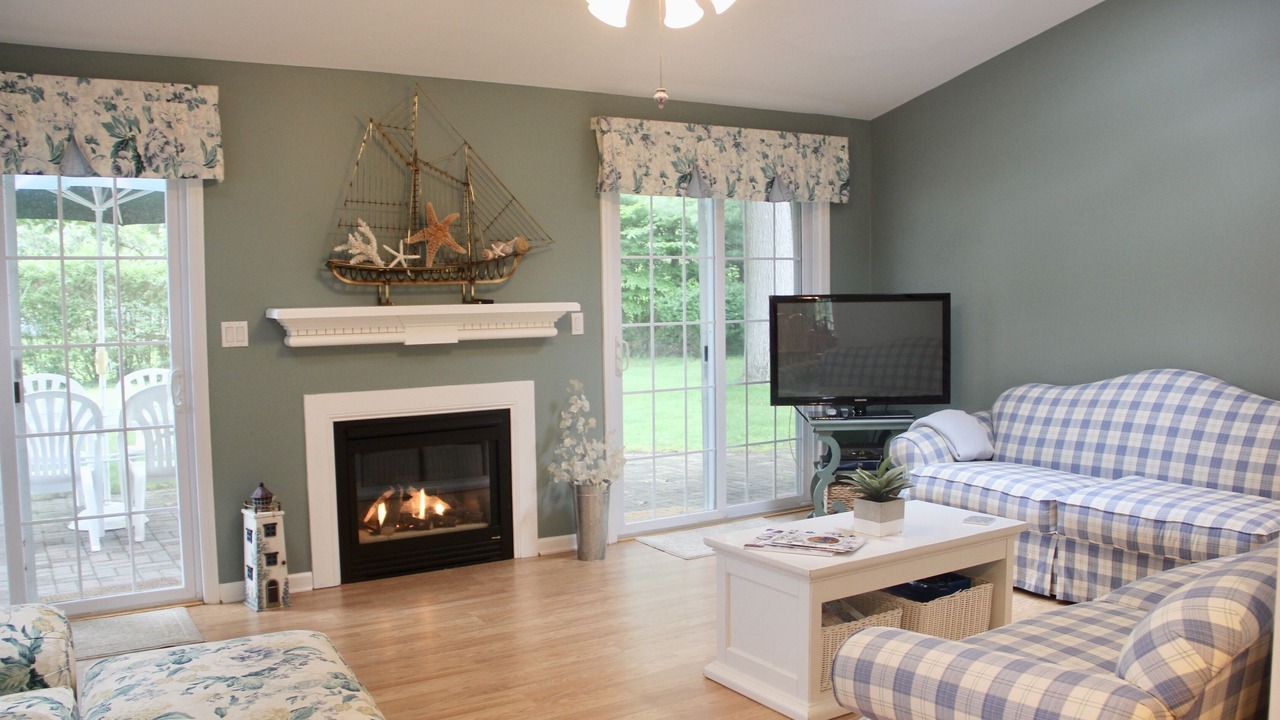 Photo of Livingroom in Mattituck