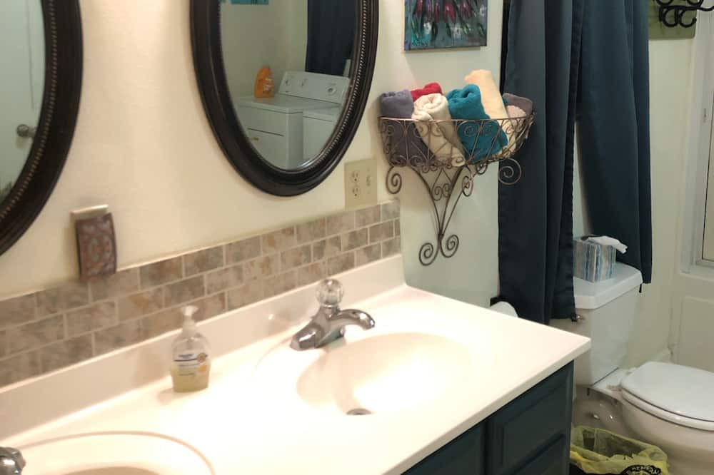 Photo of Bathroom in Dale