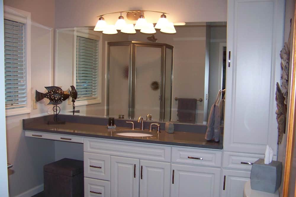Photo of Bathroom in Geneseo