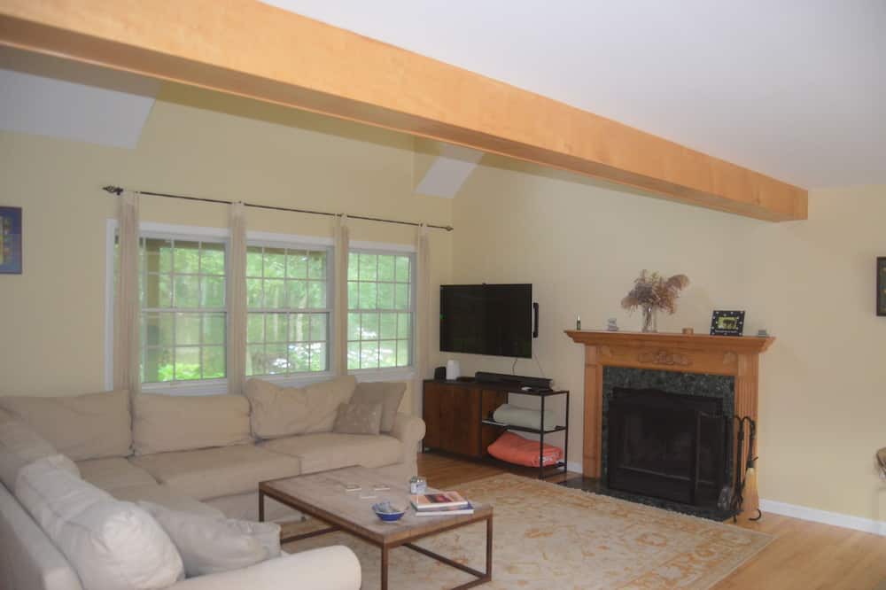Photo of Livingroom in Chilmark