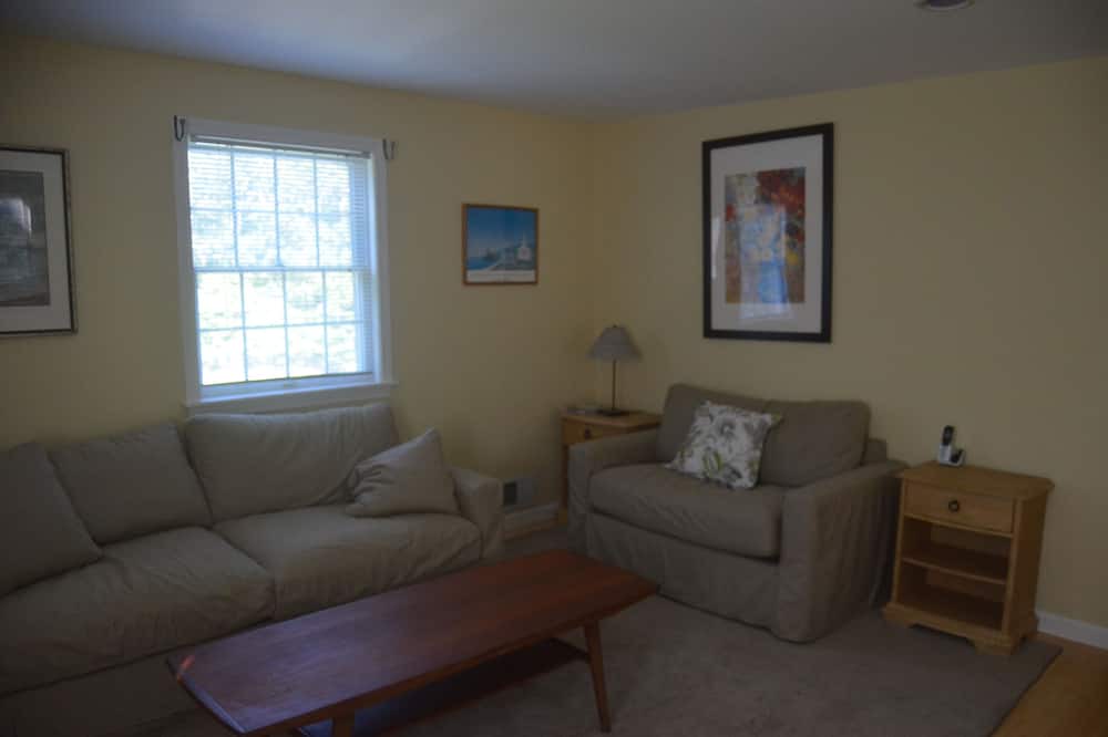 Photo of Livingroom in Chilmark