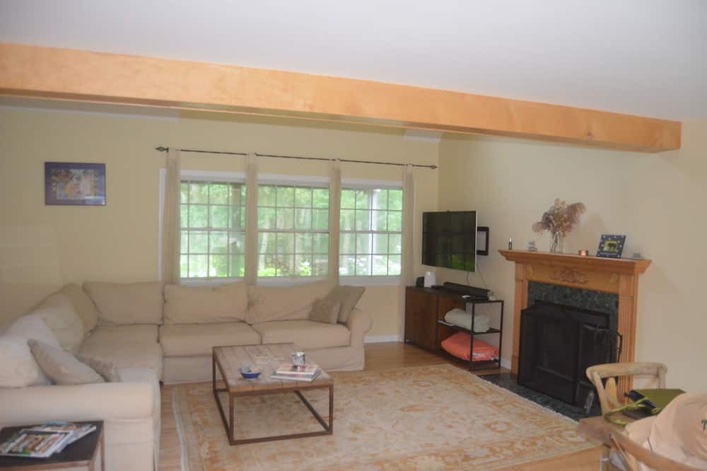 Photo of Livingroom in Chilmark