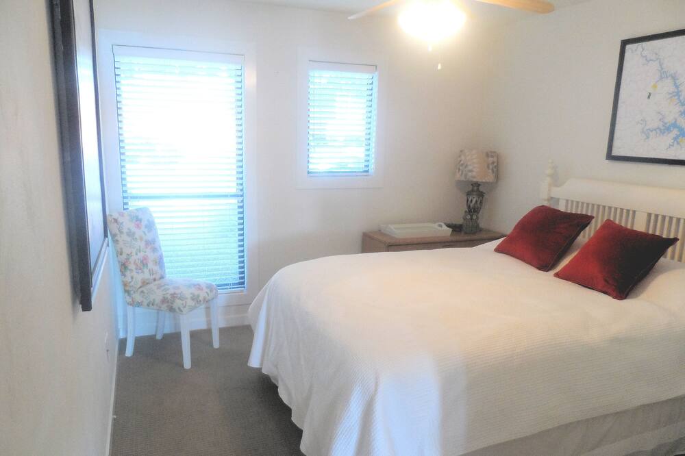 Photo of Bedroom in North Shore