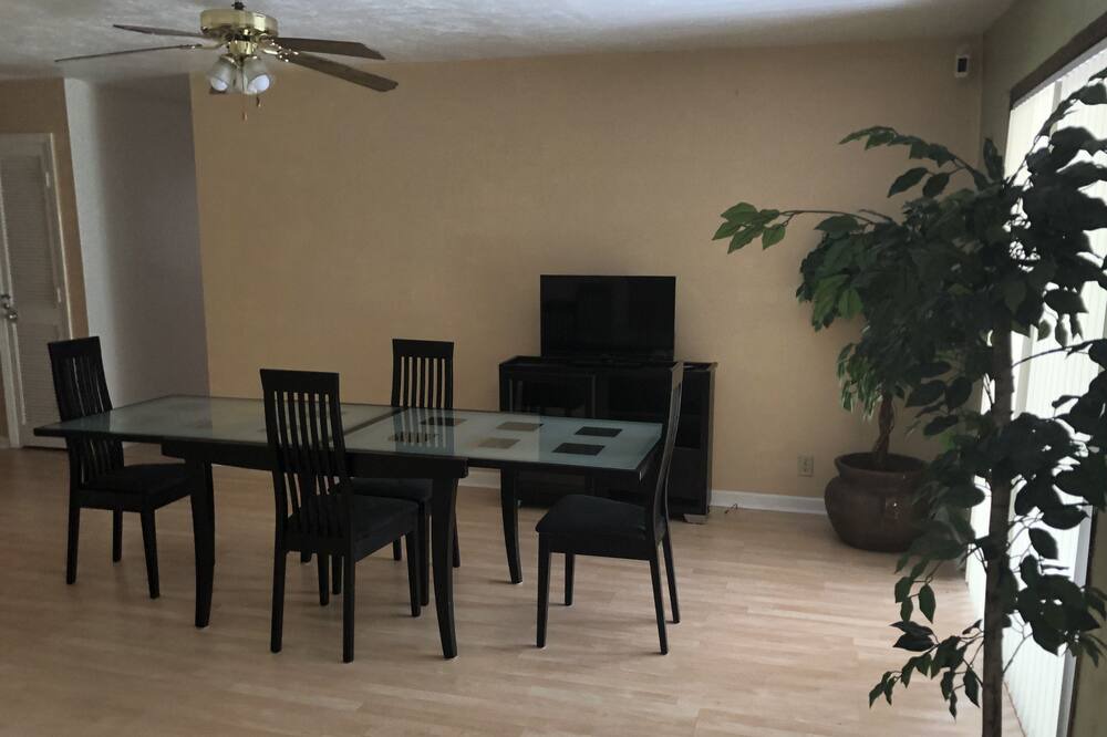 Photo of Livingroom in Tallahassee