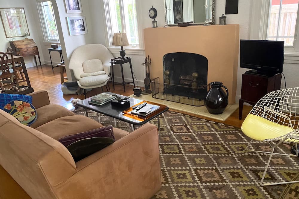 Photo of Livingroom in Northeast Coconut Grove