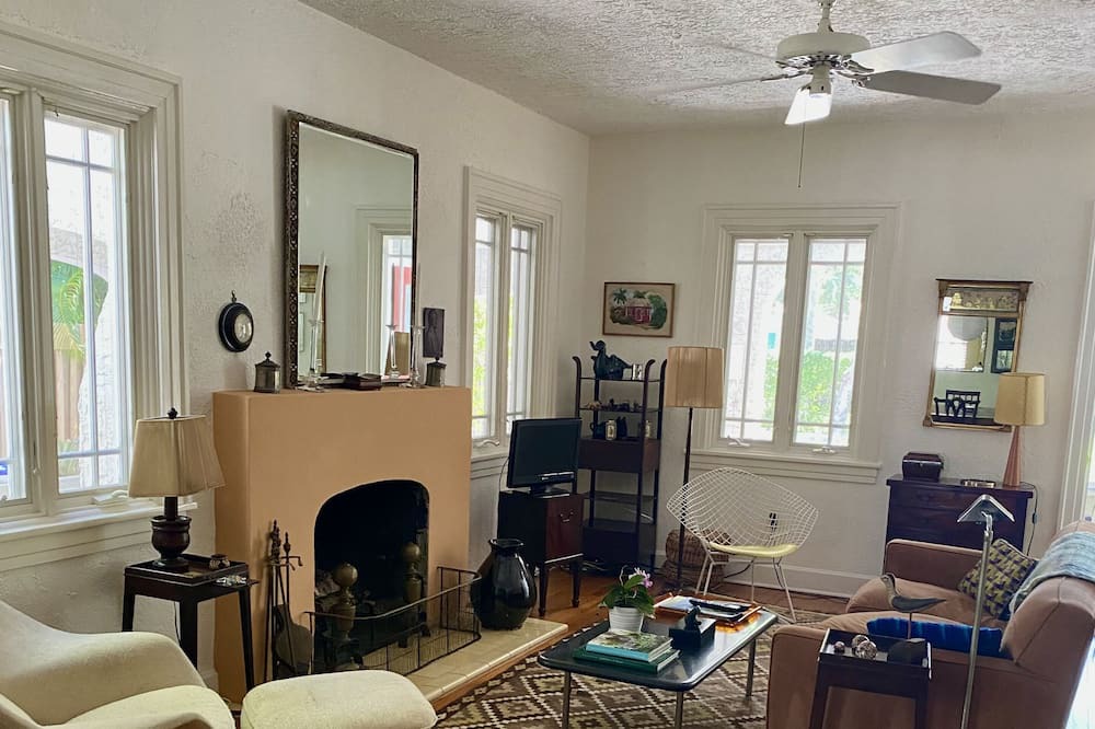 Photo of Livingroom in Northeast Coconut Grove