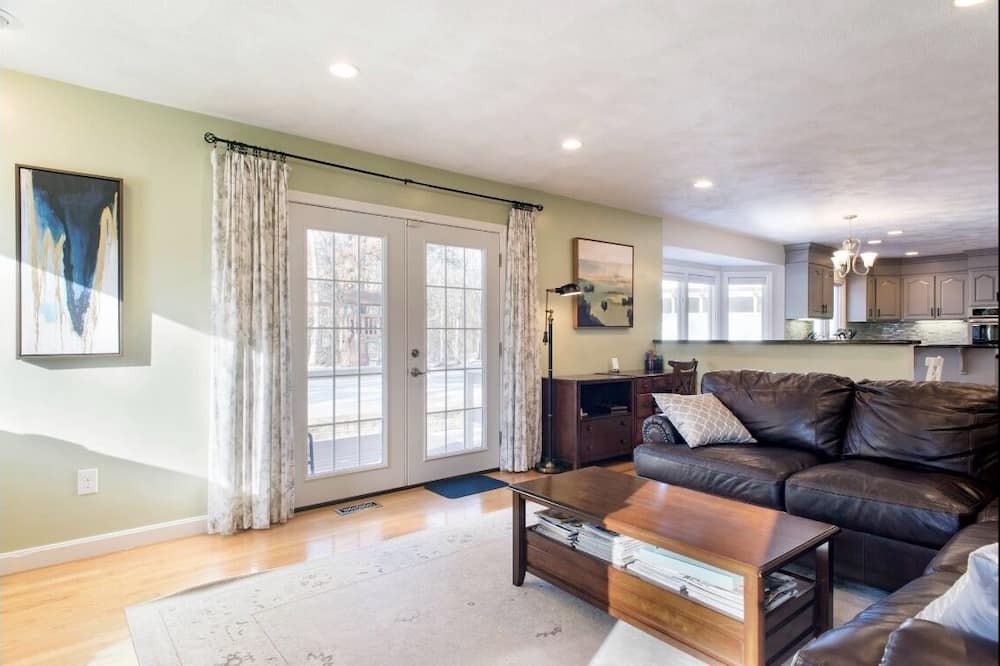 Photo of Livingroom in Acton