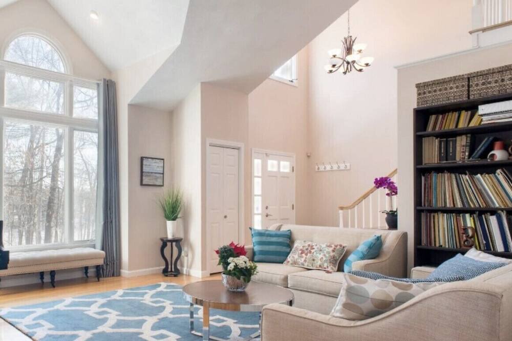 Photo of Livingroom in Acton