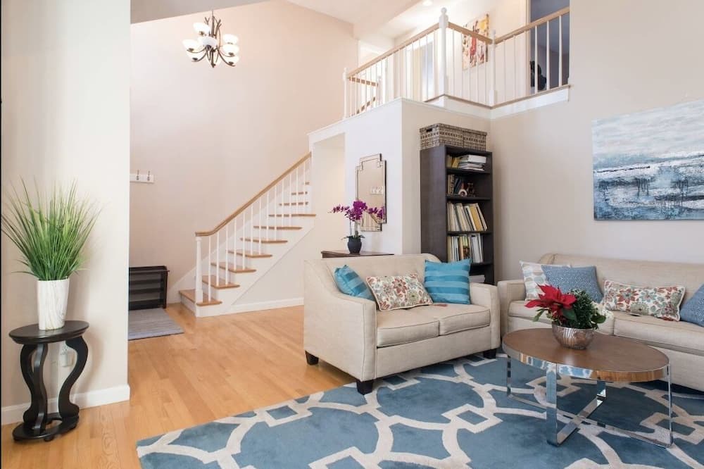 Photo of Livingroom in Acton