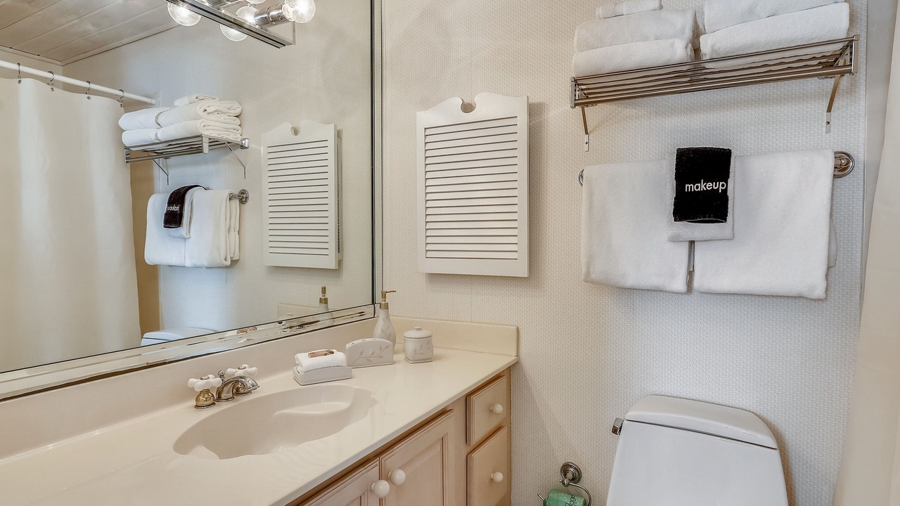 Photo of Bathroom in Holiday Isle