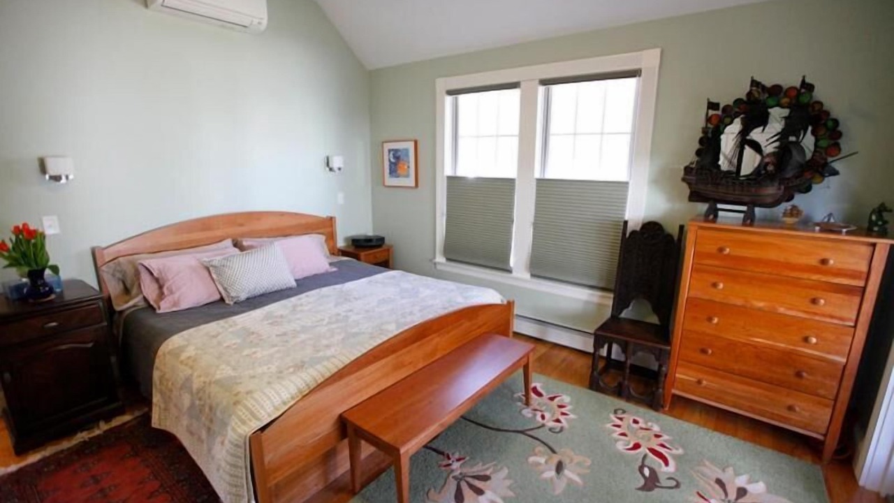 Photo of Bedroom in Newton Highlands