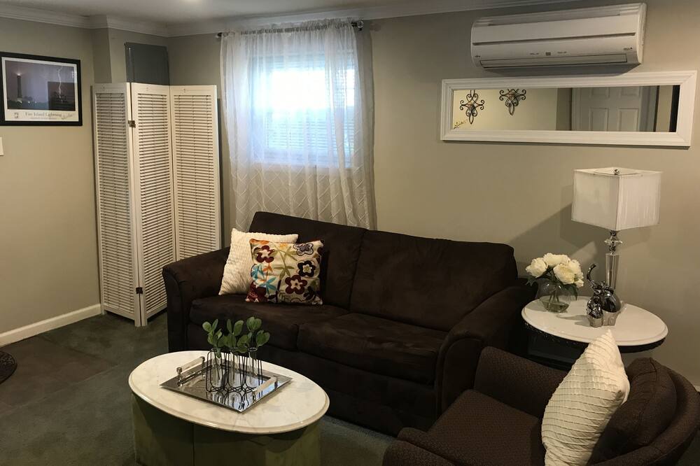 Photo of Livingroom in East Setauket