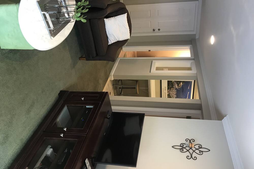 Photo of Kitchen in East Setauket
