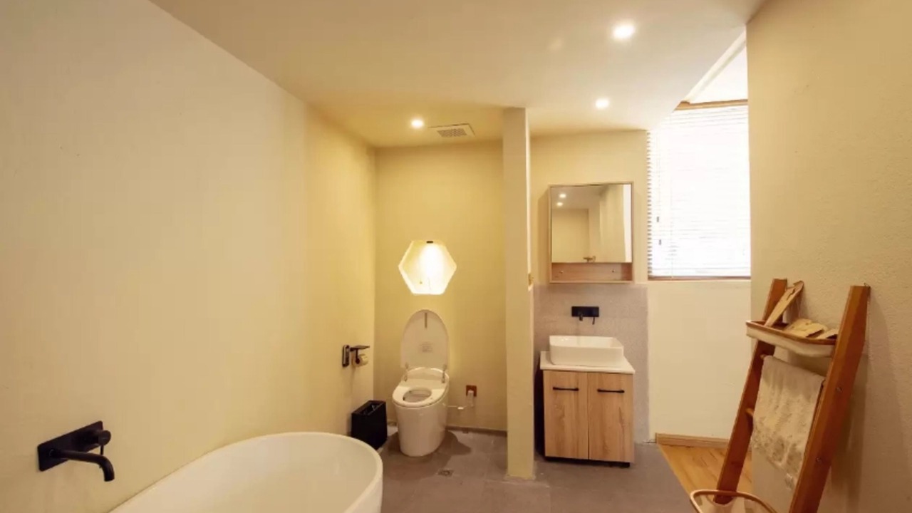 Photo of Bathroom in Pujiang County
