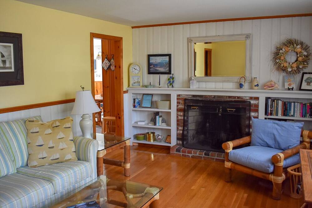 Photo of Livingroom in Dennis Port