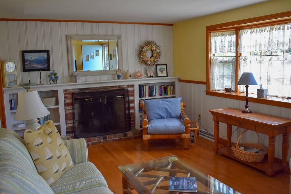Photo of Livingroom in Dennis Port