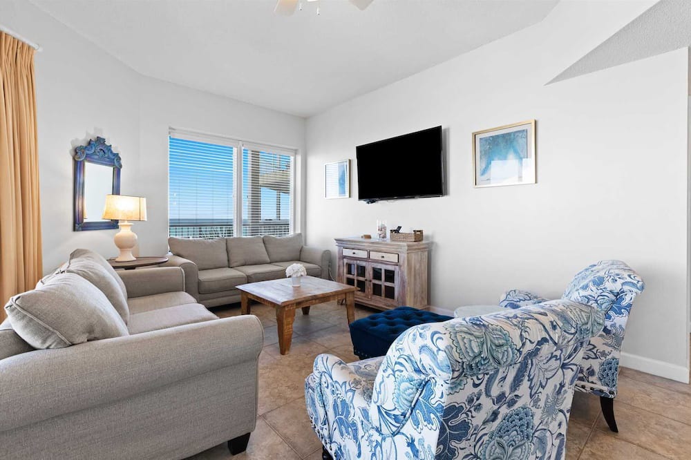 Photo of Livingroom in Avalon Beach Estates