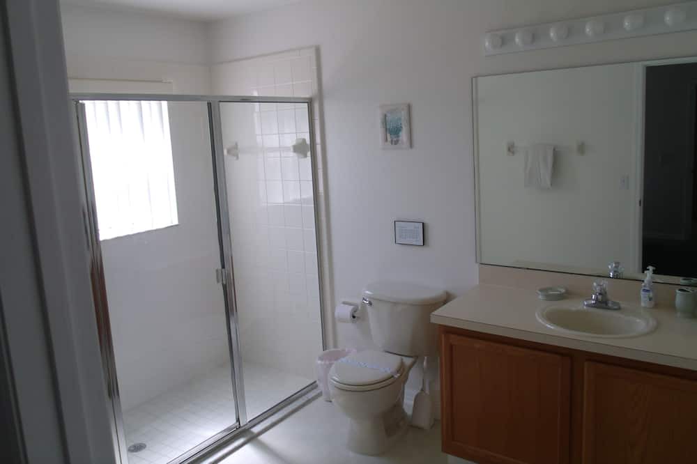 Photo of Bathroom in Bridgewater Crossing