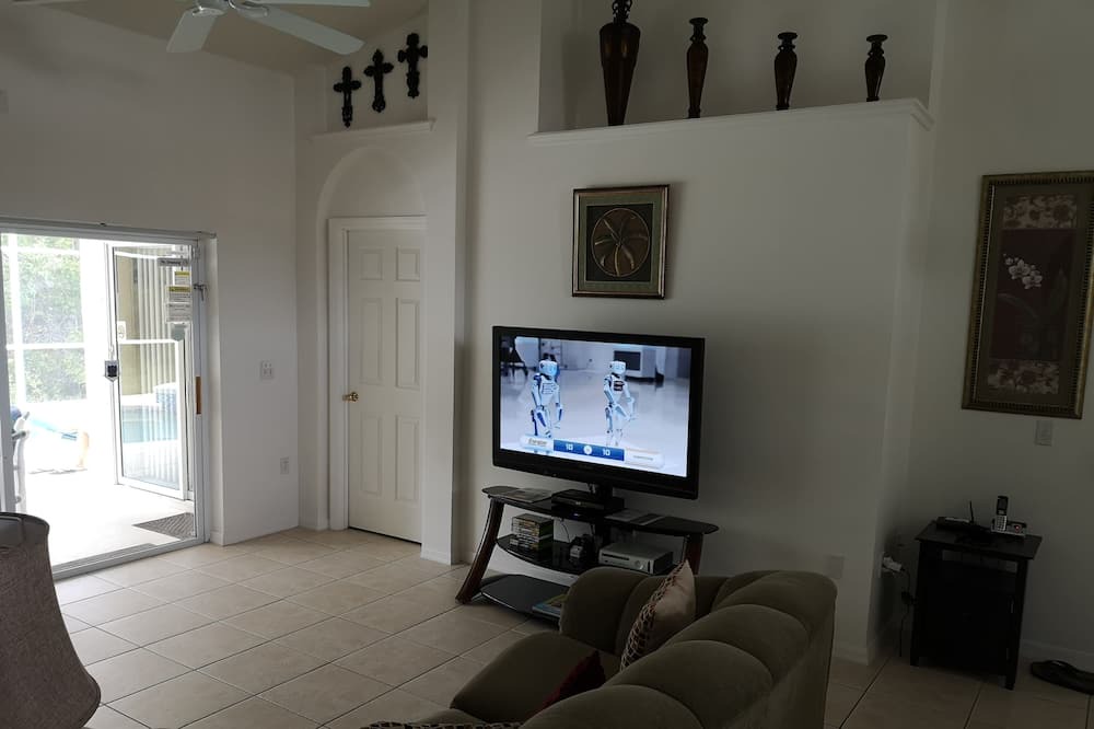 Photo of Livingroom in Bridgewater Crossing