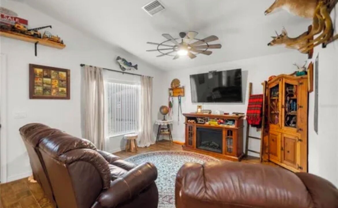 Photo of Livingroom in Salt Springs