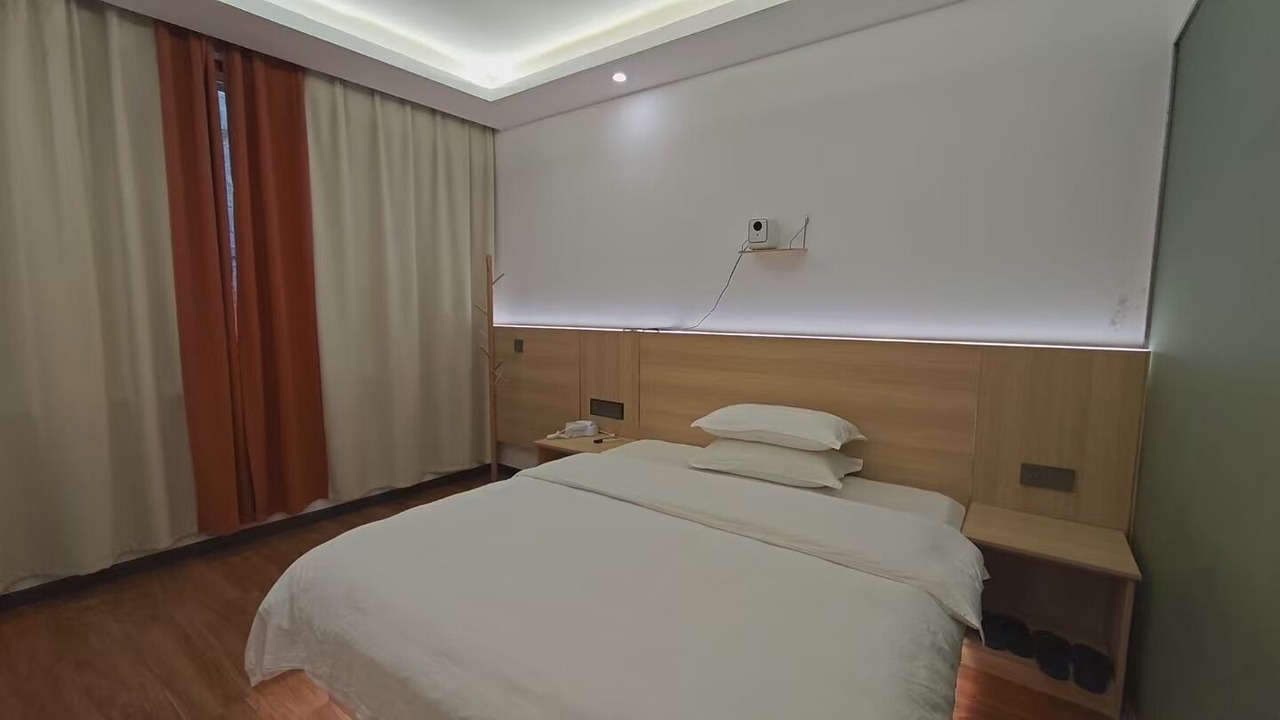 Photo of Bedroom in Fenghuang