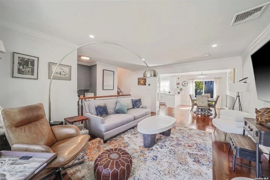 Photo of Livingroom in Port Jefferson