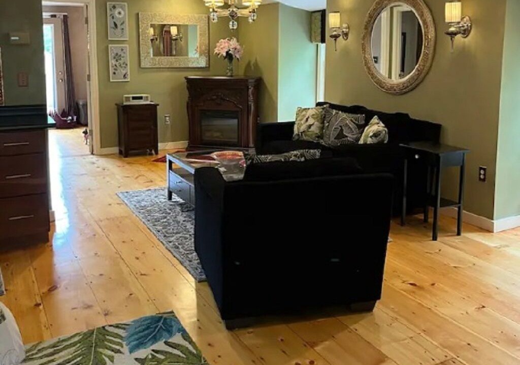 Photo of Livingroom in Eliot
