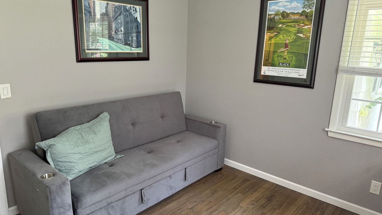 Photo of Livingroom in Stony Brook