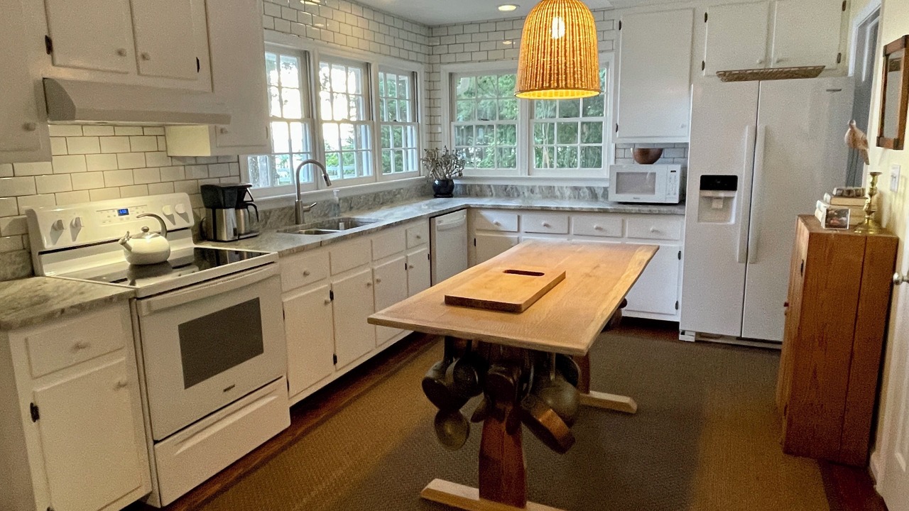Photo of Kitchen in White Stone