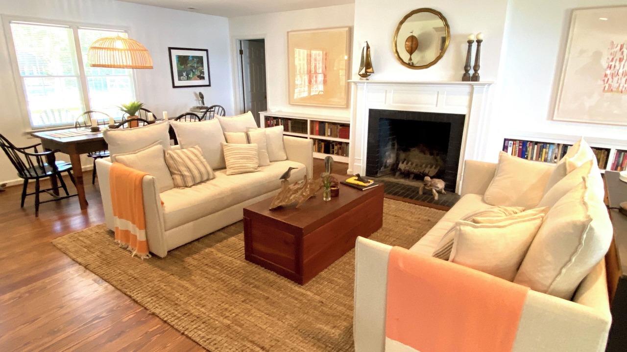 Photo of Livingroom in White Stone