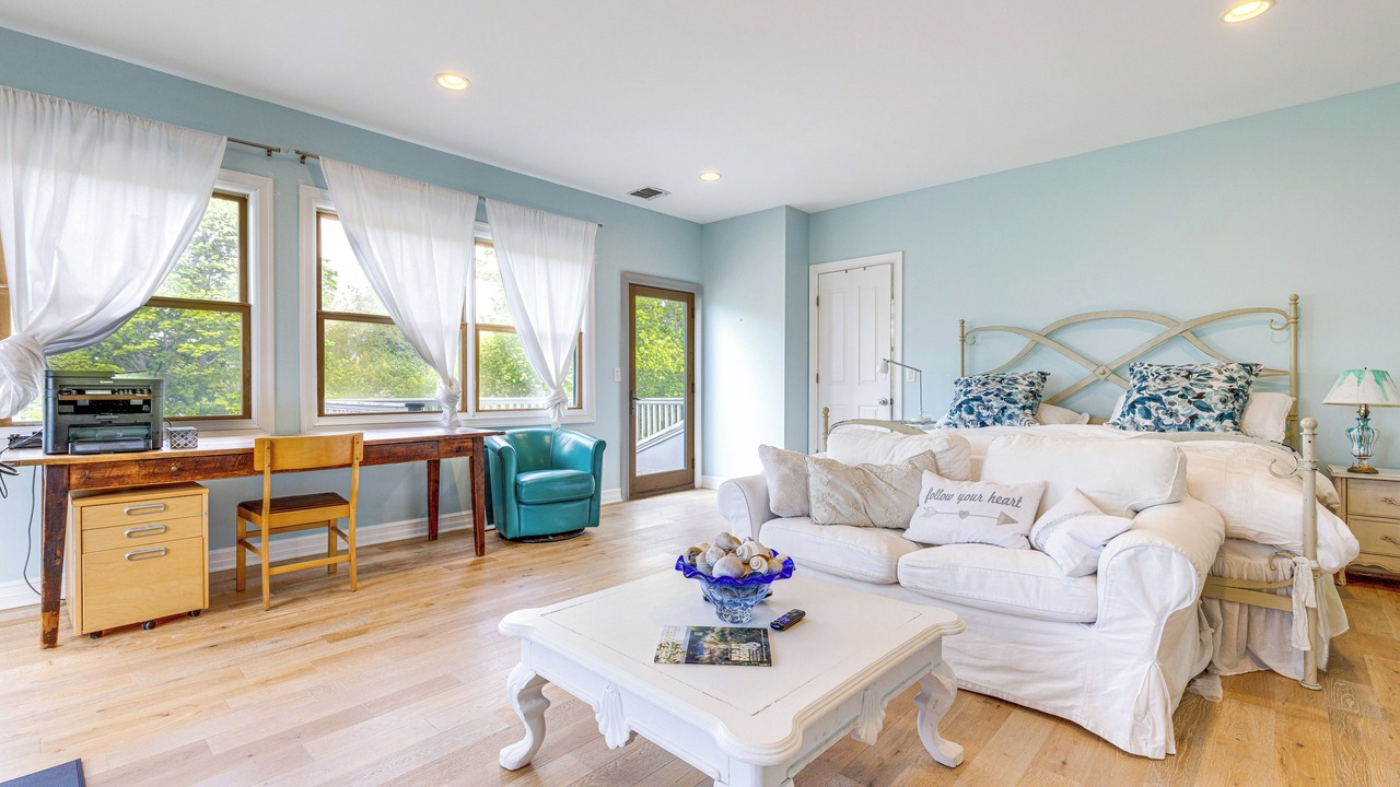 Photo of Livingroom in Center Moriches