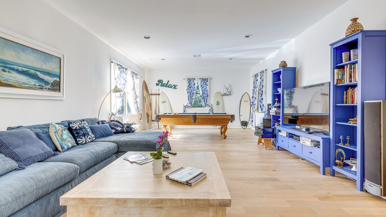 Photo of Livingroom in Center Moriches