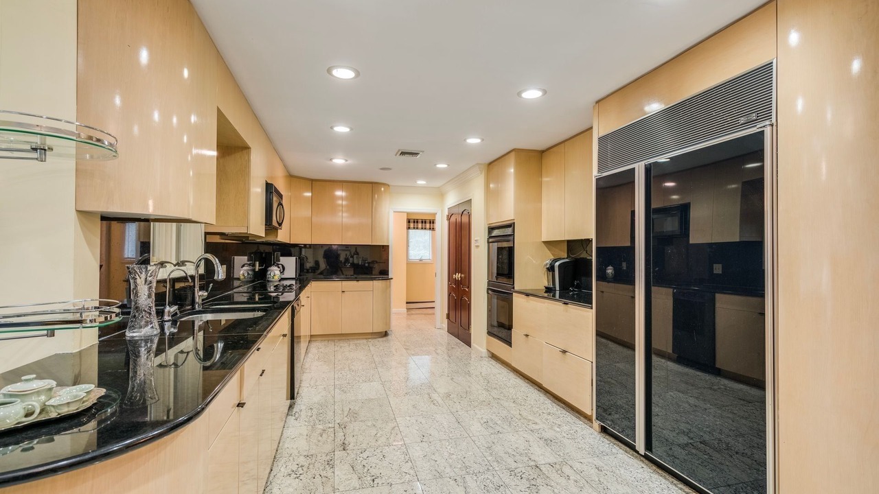 Photo of Kitchen in Old Westbury