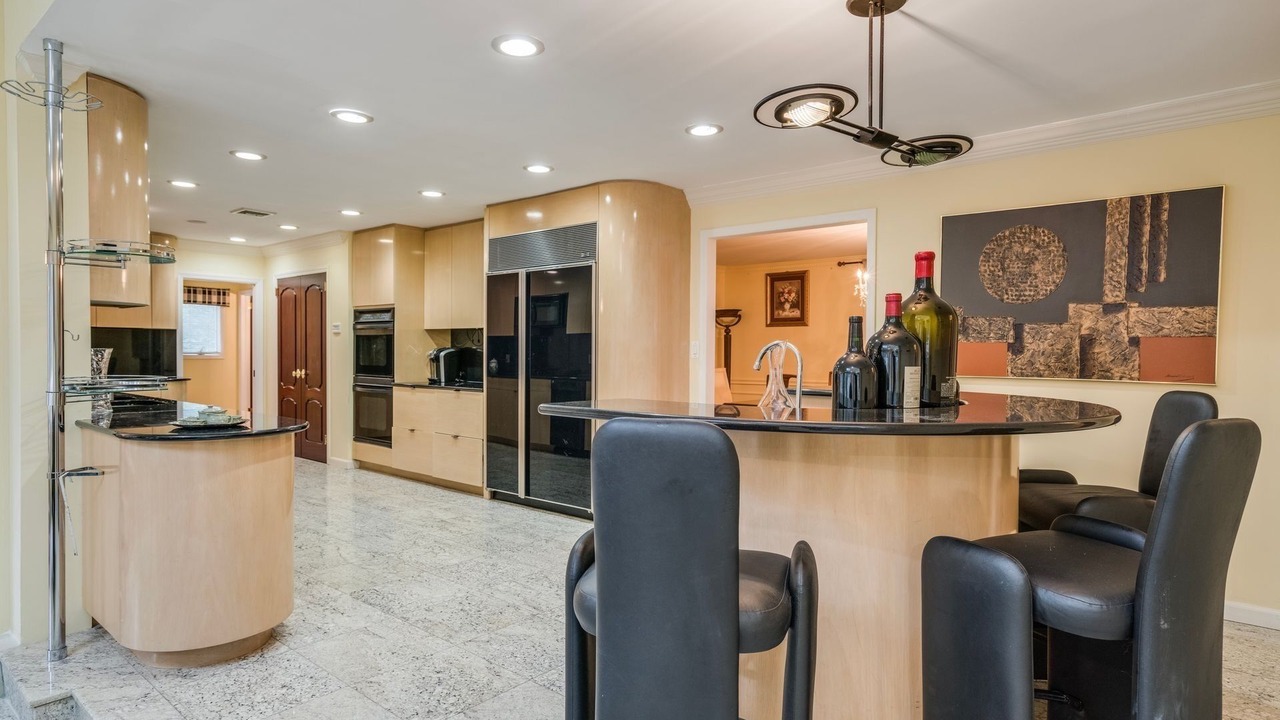 Photo of Kitchen in Old Westbury