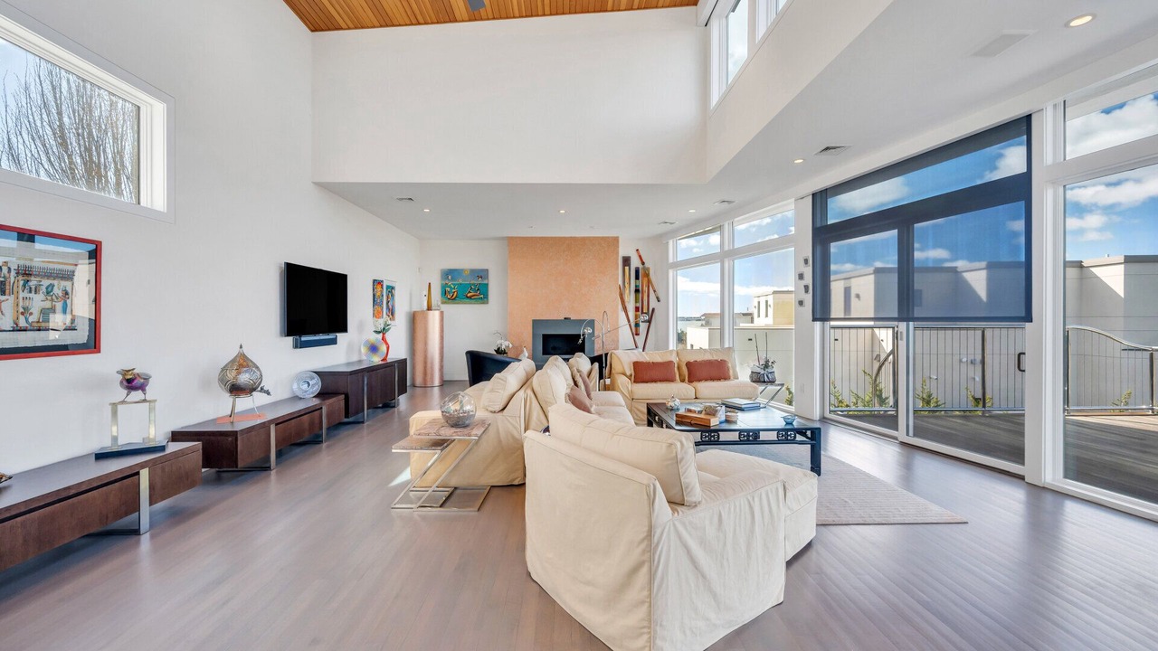 Photo of Livingroom in Westhampton