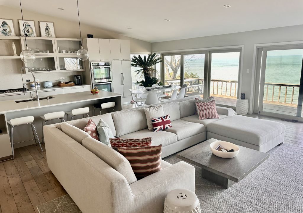 Photo of Livingroom in Beverly Shores