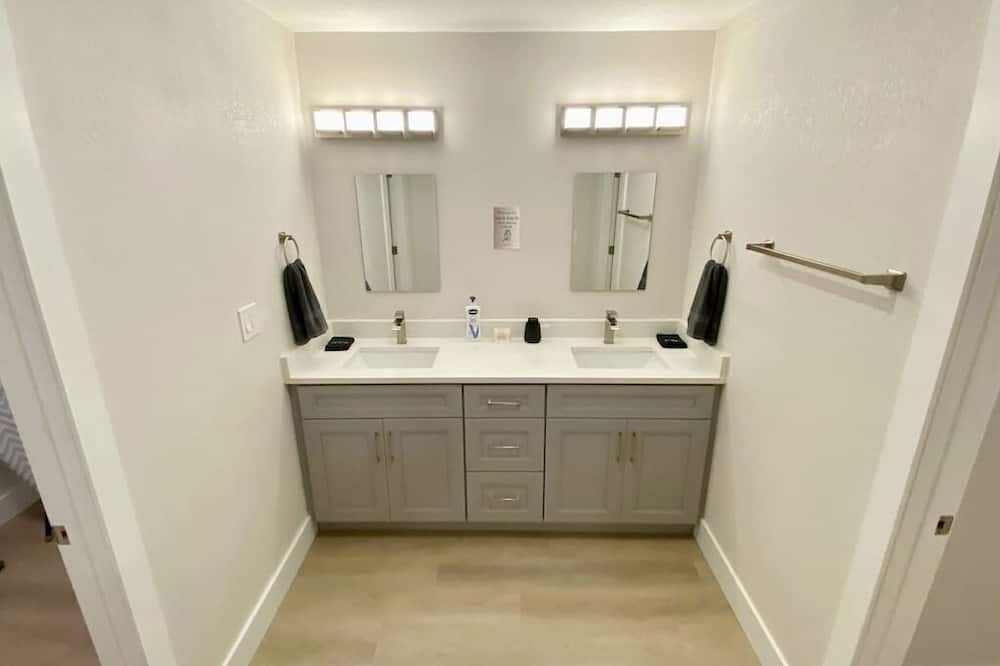 Photo of Bathroom in Biggar
