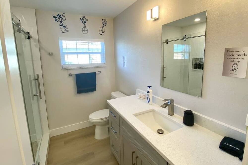 Photo of Bathroom in Biggar