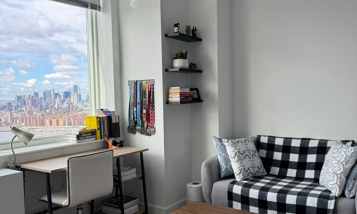 Photo of Livingroom in Hunters Point