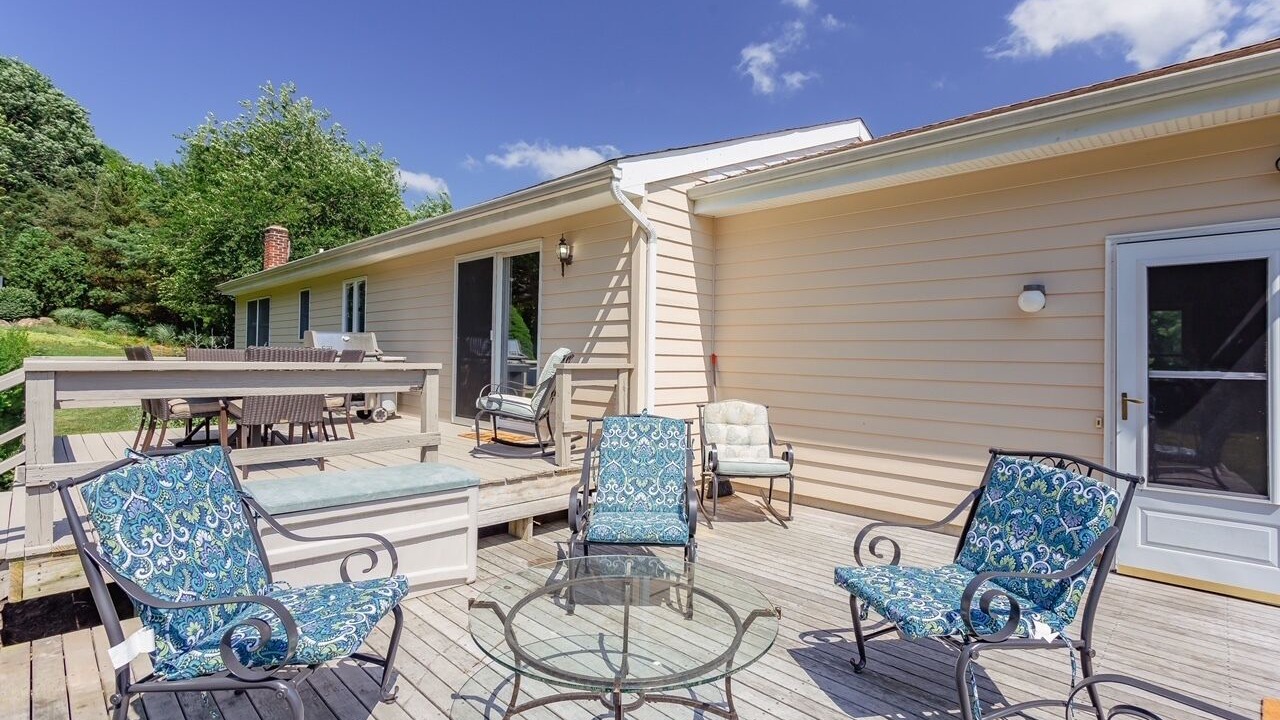 Photo of Patio Balcony in Baiting Hollow