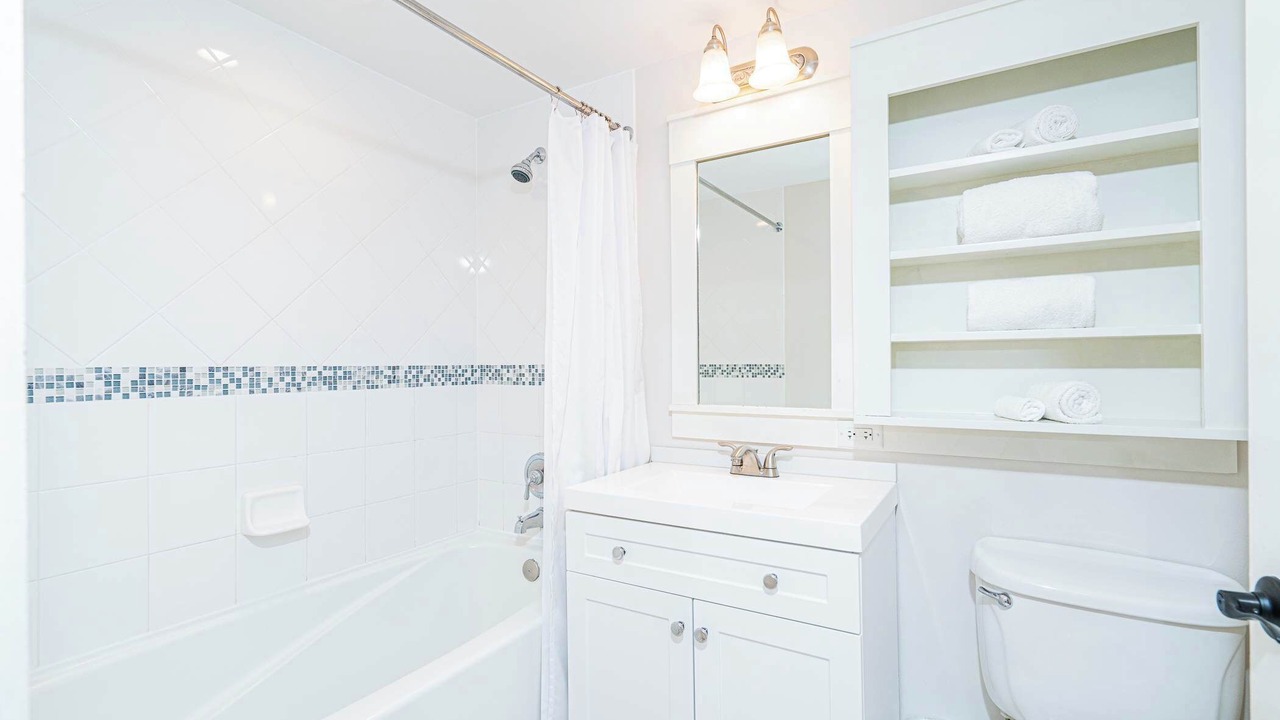Photo of Bathroom in Baytowne Wharf