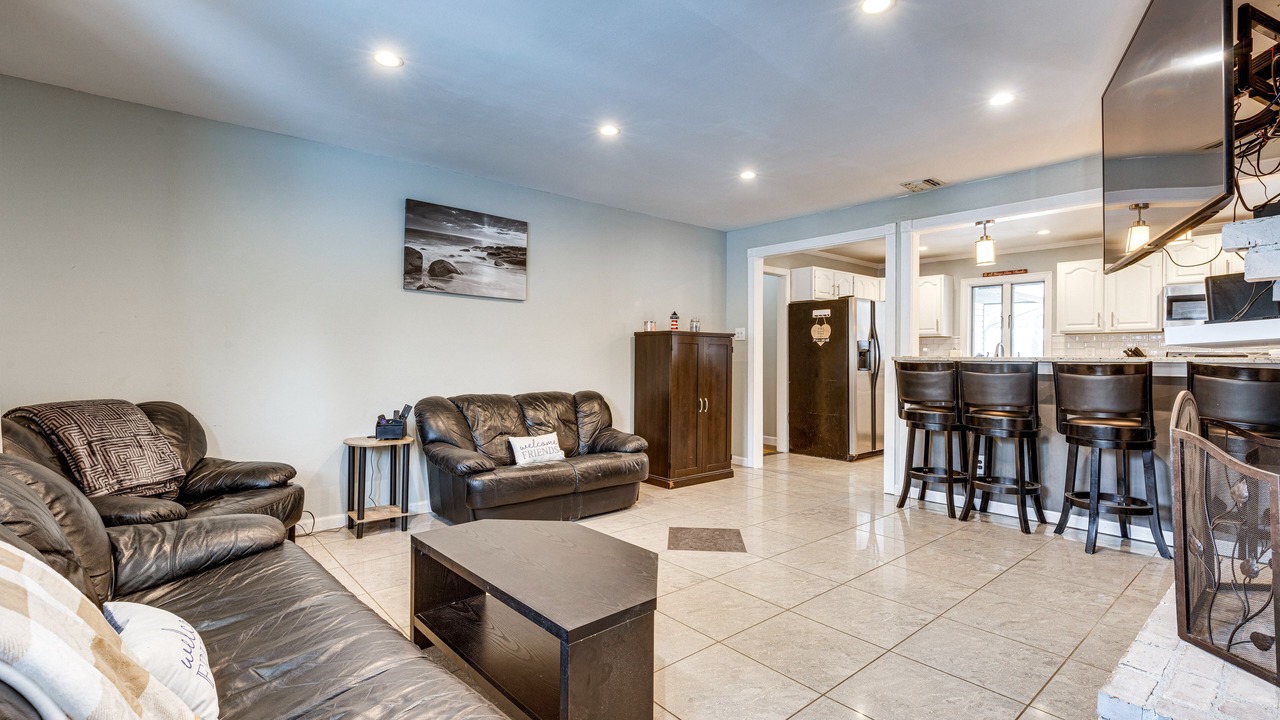 Photo of Livingroom in Shirley