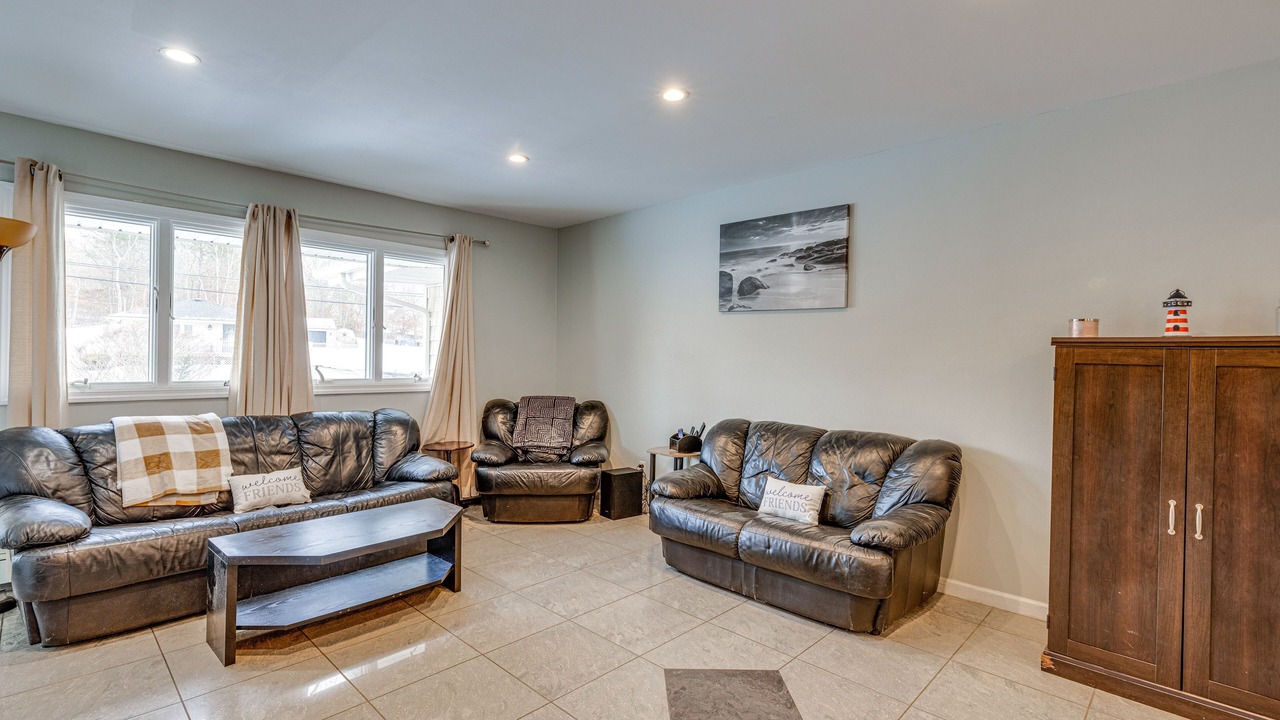 Photo of Livingroom in Shirley