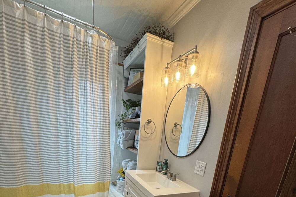 Photo of Bathroom in Mount Carmel