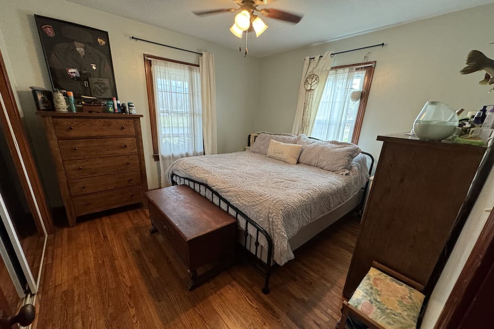 Photo of Bedroom in Mount Carmel