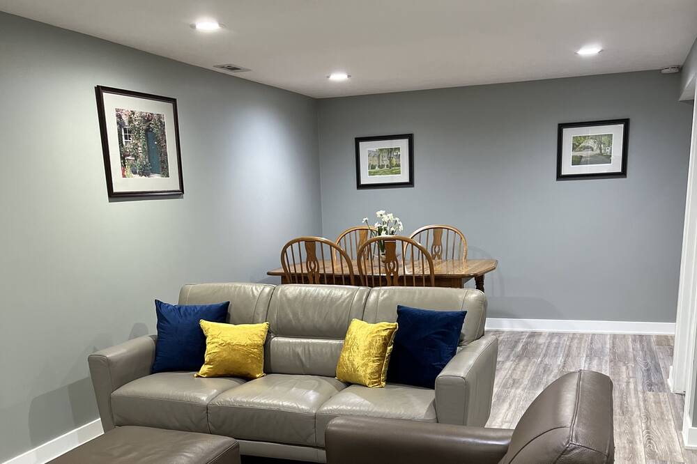Photo of Livingroom in Wooded Estates