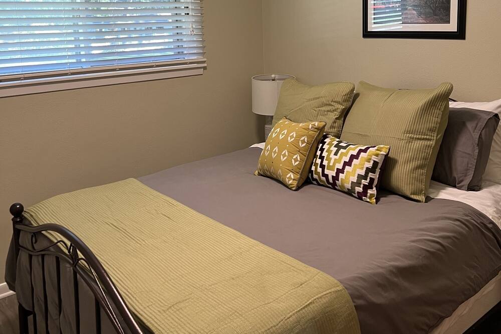 Photo of Bedroom in Wooded Estates