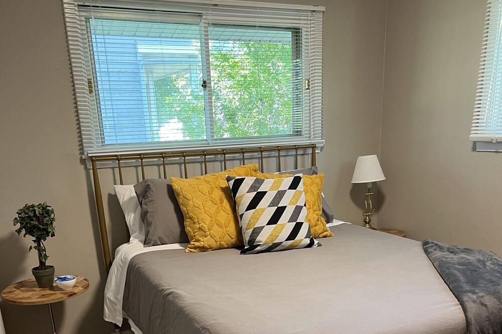 Photo of Bedroom in Wooded Estates