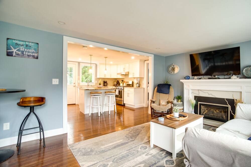 Photo of Livingroom in West Yarmouth
